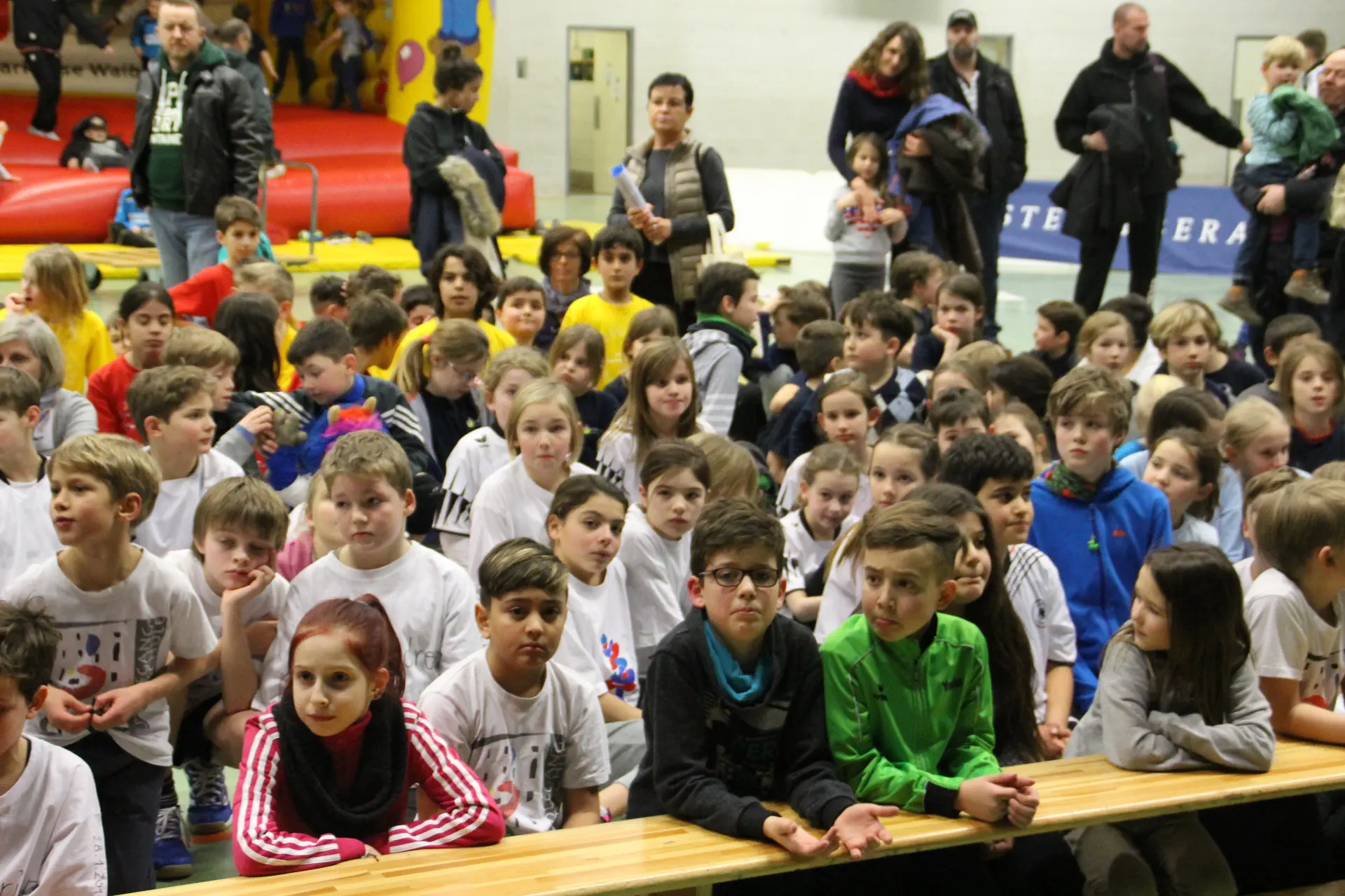 Kinder beim Handball